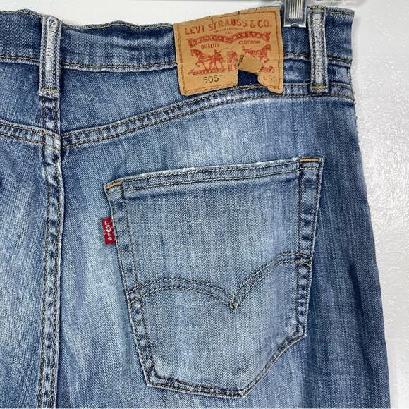 Levi's 505 Jeans, Size 32x30. Very Thin Denim. Distressed. Good used condition! - Picture 5 of 7